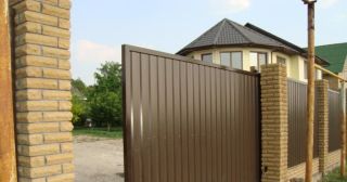 Купить откатные ворота из профнастила Усинск, цена от 1768 руб.